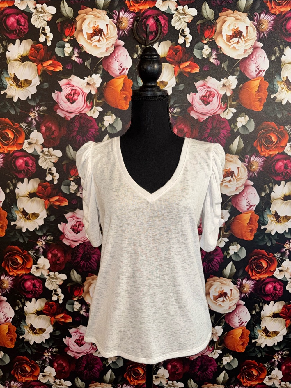 Express White V-Neck Ruffled Puff Sleeve Women's Slub Tee, Medium